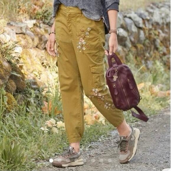 NWT Women’s Sundance Orchard Floral Pants Embroidered Cargo Mustard Size 6 - Picture 1 of 3